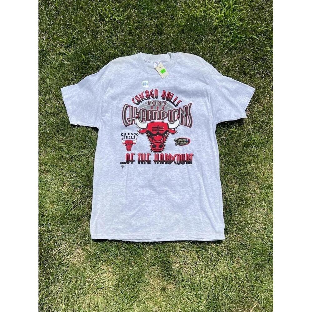 Brand New 1997 Delta Chicago Bulls T-Shirt  Never Worn